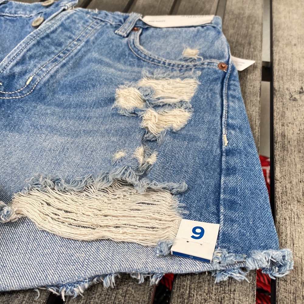 Woman’s junior Arizona cut off Hi-rise shorts size 9 - Picture 3 of 12
